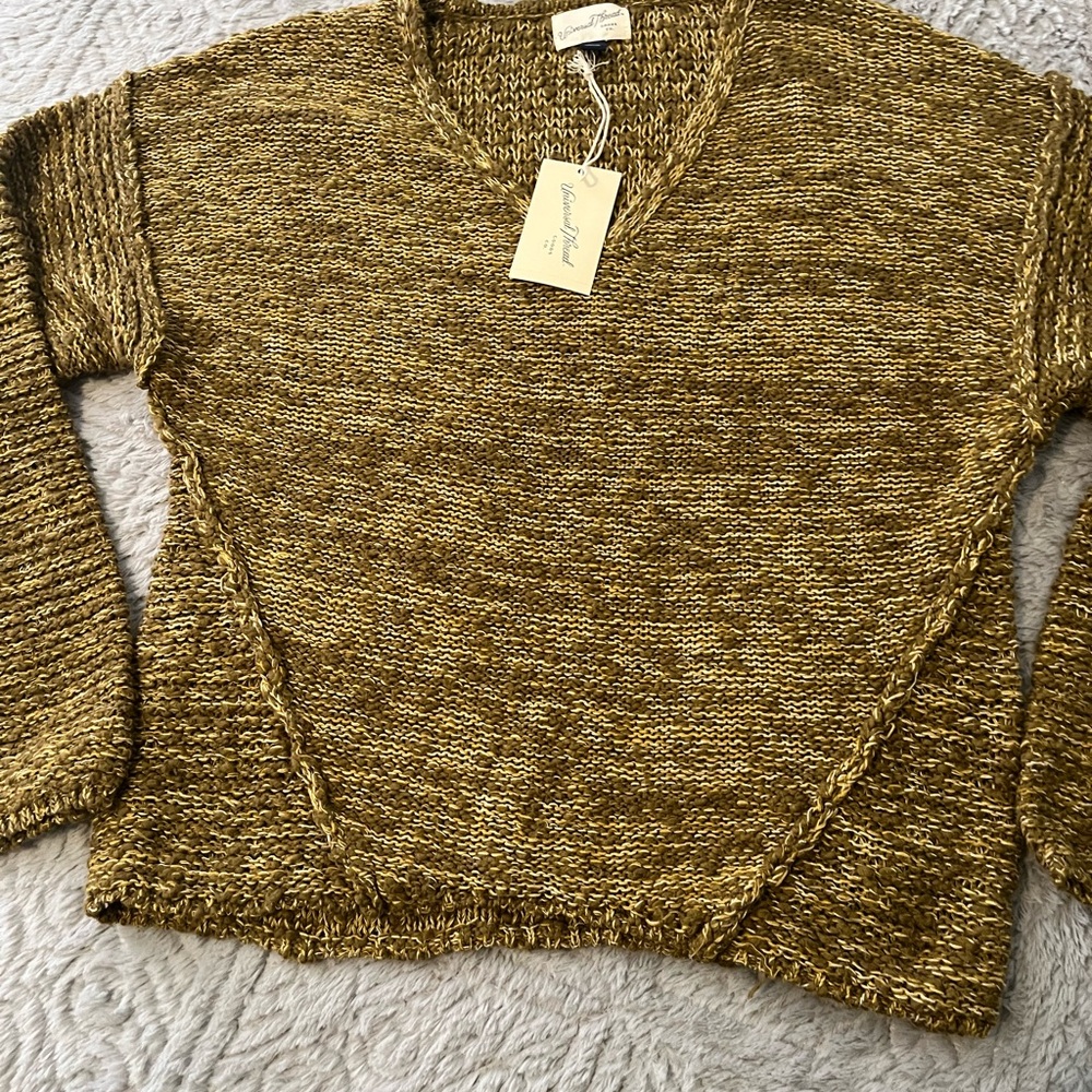 New Universal Thread Gold and Brown V-Neck Sweater